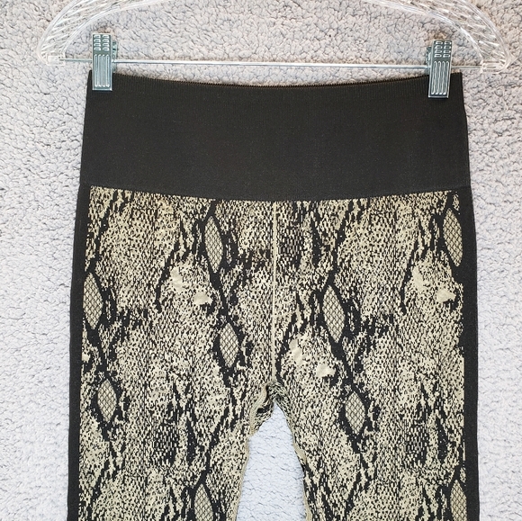 Fabletics Kamila Snake Print Brown & Tan Pull On Leggings Athletic Wear Sz L - Picture 2 of 9